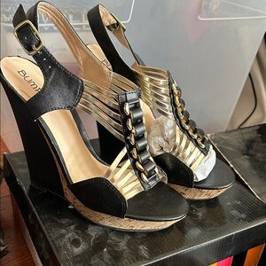 Bumper Black and Gold Chain Wedges